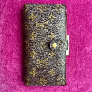 Gorgeous and rare snap authentic Louis Vuitton Wallet